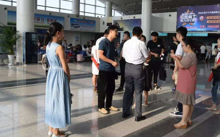 重庆的许多机构将招聘130名教师和医务人员
